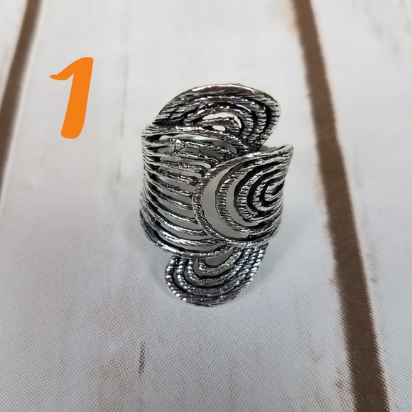 Vintage Carved Silver Plated Rings - Picture 2 of 8